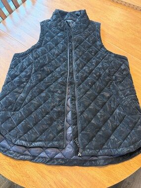 Athleta Black Flocked Quilted Patterned Puffer Vest  (whisper featherless)